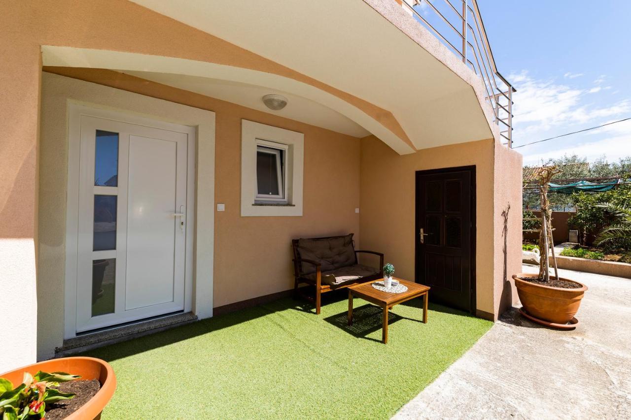 Apartment Apartmani Valentina *