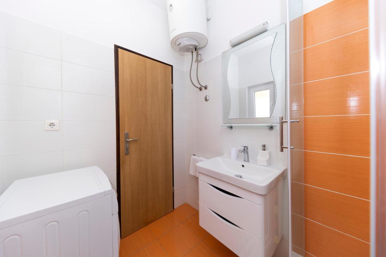 Apartmani Valentina Apartment *